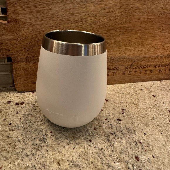 New yeti wine tumbler - Picture 2 of 4